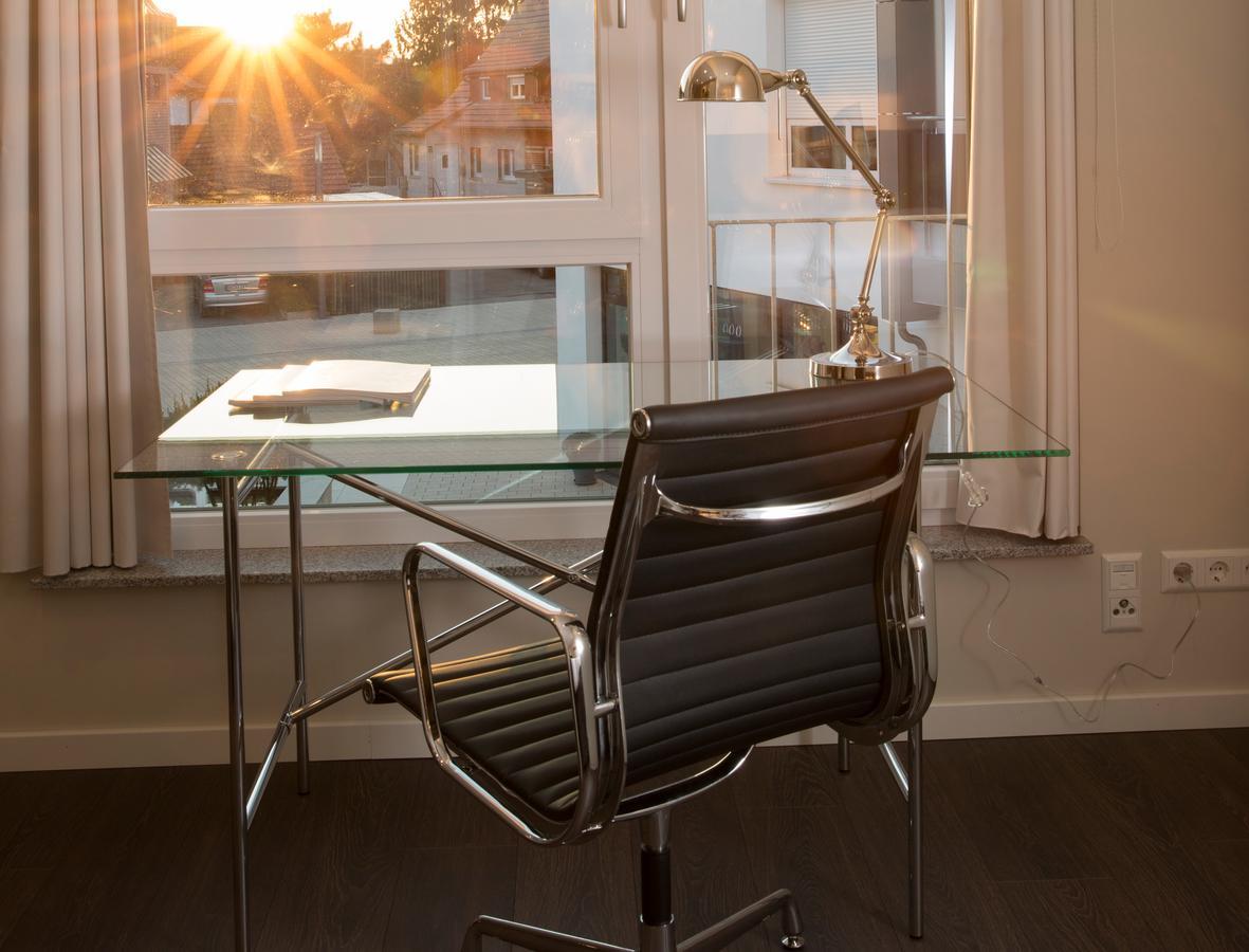 Logis First Class Business Suites Renningen Esterno foto